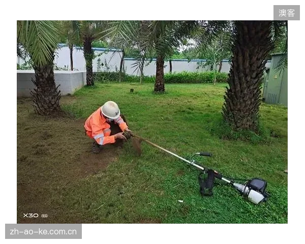 球队后勤已启动草皮适应性方案,应对高湿环境下球速变化及北欧球员骤增的肌肉乳酸堆积风险。 球队后勤已启动草皮适应性方案,应对高湿环境下球速变化及北欧球员骤增的肌肉乳酸堆积风险。